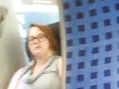 Loira com quer o amor donas de casa assistir a um filme pornô