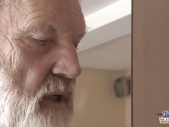 Dá um papa porno de jovens estudantes