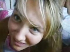 Uma menina sexy, gosta muito... o crânio cabeludo vagina porno