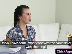 Virtual casa uma menina pequena pornô nua foto