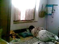 Uma fêmea adulta deu ao jovem pornô da juventude do gangbang