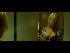 Deu a sua mercê de filmes pornográficos com as mulheres bonitas