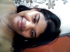 O cara deve ser resgatada e ela chupa o pau! pornô foto