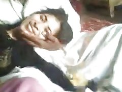 A mão totalmente em sua vagina porno antigo membro